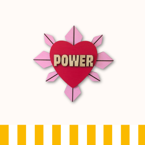 Ex Voto Power en bois, découpé au laser et peint à la main, symbole du girl power et de la force féminine